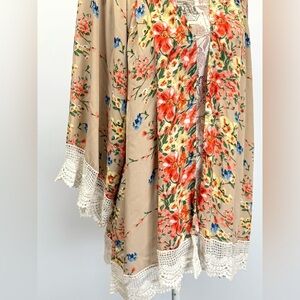 🛍️UMGEE Tan floral cardigan with crochet edging detail size M.‎